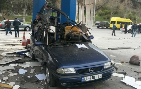თბილისში გაზგასამართ სადგურზე ავტომანქანაში გაზის ბალონი გასკდა