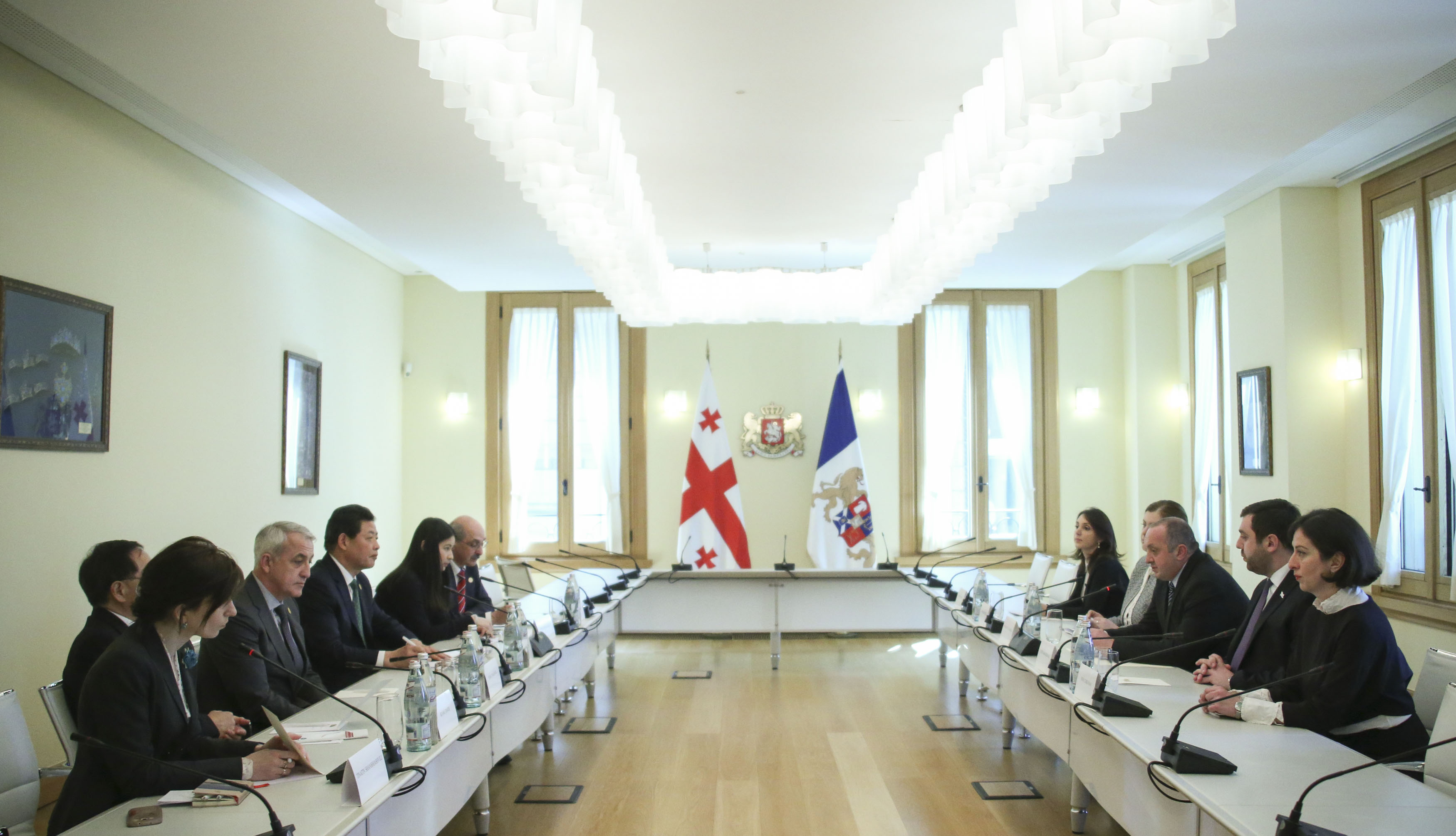 საქართველოს პრეზიდენტი „აბრეშუმის გზის“ საერთაშორისო ვაჭრობის პალატის თავმჯდომარეს შეხვდა