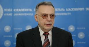 ლადო პაპავა მიიჩნევს, რომ მას სახელმწიფო უწყებები გაზგასამართი სადგურის გამო დაუპირისპირდნენ