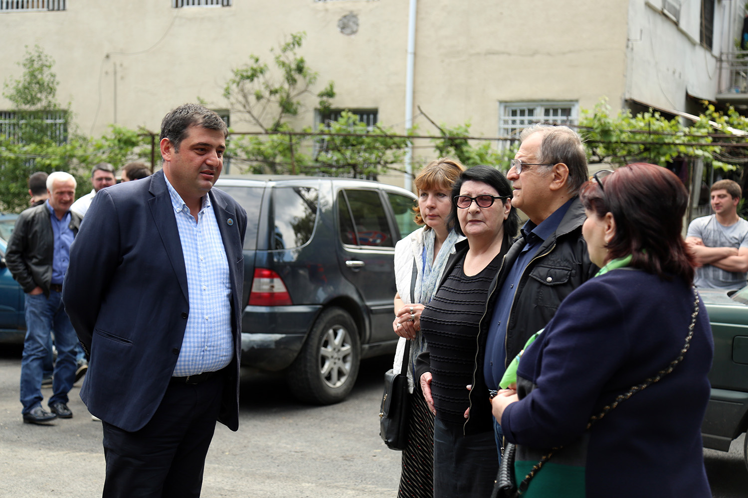 საბურთალოს რაიონში ინფრასტრუქტურული სამუშაოები გამგებელმა დაათვალიერა