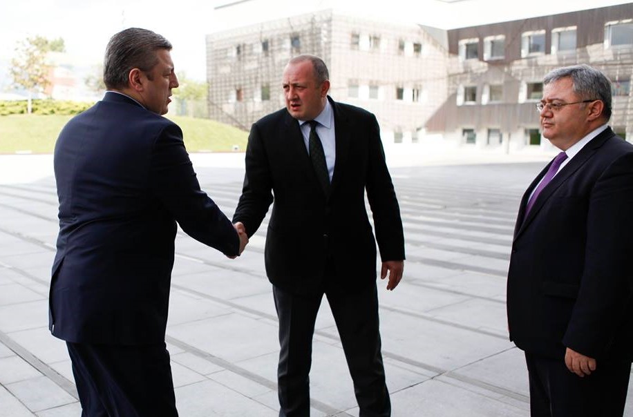 პრეზიდენტის ადმინისტრაციაში გამართული კონსულტაციების შემდეგ, ბრიფინგი დაანონსდა