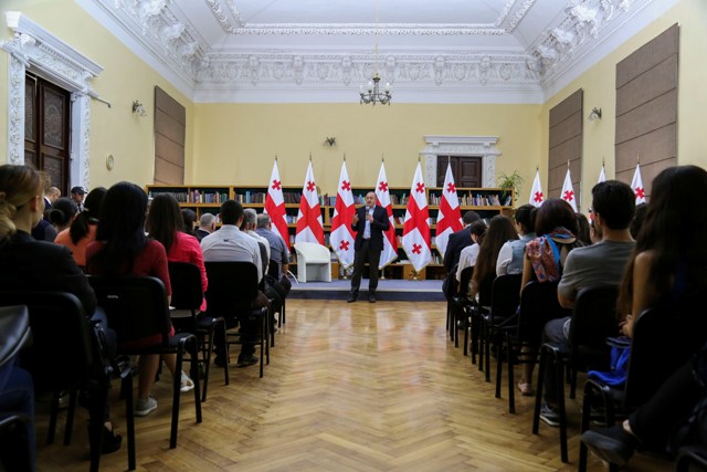 პრეზიდენტმა ქუთაისის უნივერსიტეტში საჯარო ლექცია წაიკითხა