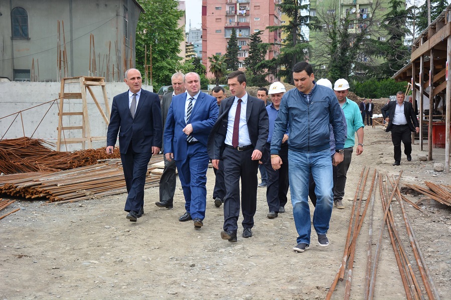 არჩილ ხაბაძემ და დავით ბალაძემ რეპუბლიკური საავადმყოფოს მშენებლობის პროცესი მოინახულეს