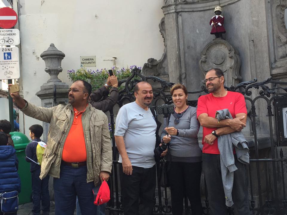 ბრიუსელის სიმბოლო - Manneken Pis ქართულ ჩოხაში გამოაწყვეს