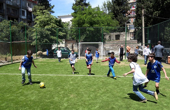 ბენდელიანის ქუჩაზე სპორტული მოედნის რეაბლიტაცია განხორციელდა