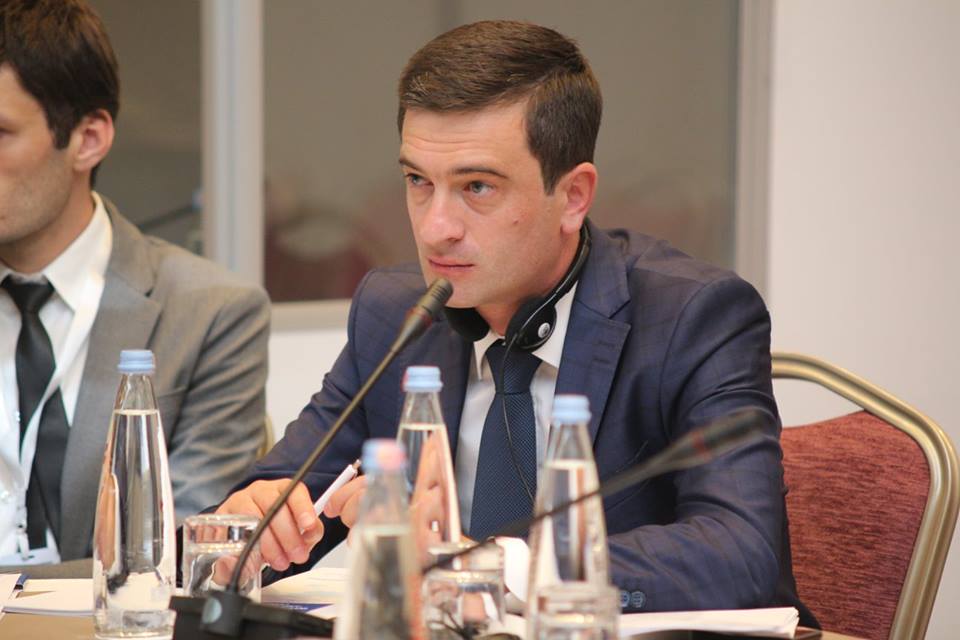 დავით ბალაძე საინვესტიციო პოლიტიკის შესახებ კონფერენციას ესწრება