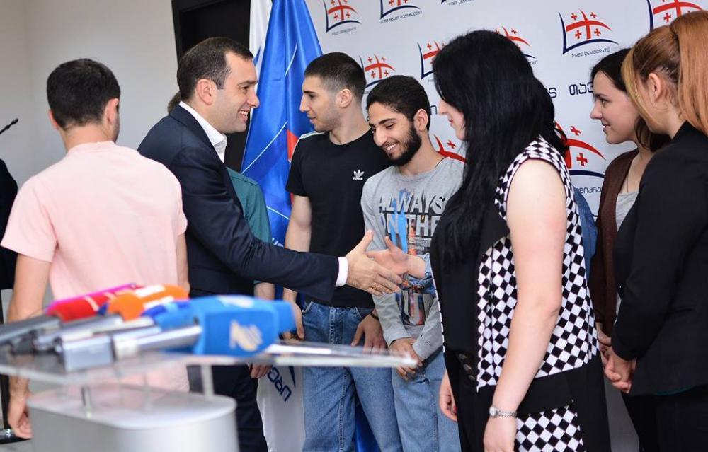 ირაკლი ალასანიამ ’თავისუფალი დემოკრატების’’  ნაძალადევის რაიონის ახალგაზრდა ორგანიზაციის ახალი წევრები წარადგინა