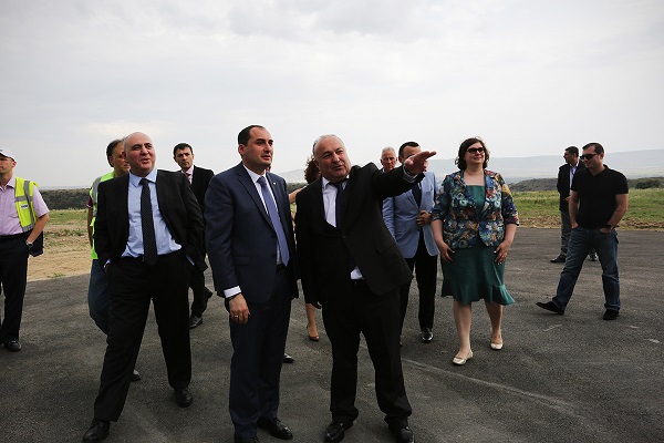 თბილისის აეროპორტში აეროპორტის ასაფრენ-დასაფრენი ზოლის სარეაბილიტაციო სამუშაოები, პრაქტიკულად, დასრულებულია