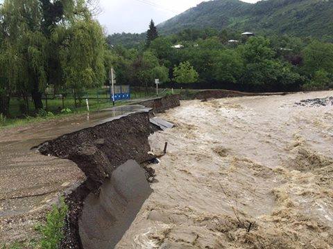 უხვი ნალექის გამო,  ენგურის მარჯვენა შენაკადი - მდინარე ხაიშურა ადიდებულია