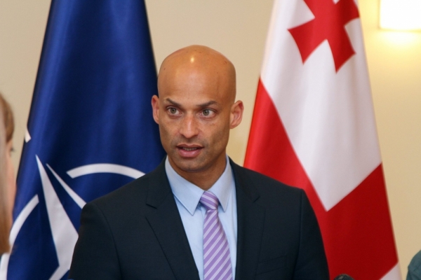 ჯეიმს აპატურაი: საქართველო უნდა ელოდოს ბუქარესტის სამიტის ძალაში დატოვებას