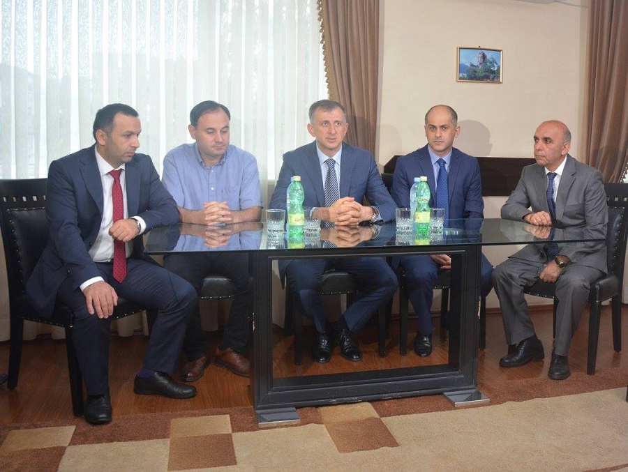 ზურაბ პატარაძემ რამაზ ბოლქვაძე მინისტრის რანგში სამინისტროს თანამშრომლებს წარუდგინა