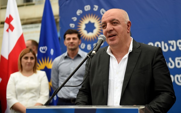 პრემიერმა ტყიბულისა და თერჯოლის  გაერთიანებული საარჩევნო ოლქის  მაჟორიტარი დეპუტატობის კანდიდატი ელგუჯა გოცირიძე წარადგინა