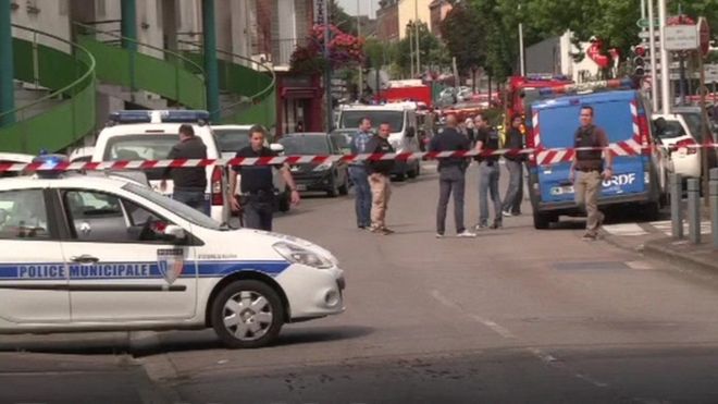 საფრანგეთის პოლიციამ  ეკლესიაზე თავმდამსხმელი ორი პირი მოკლა