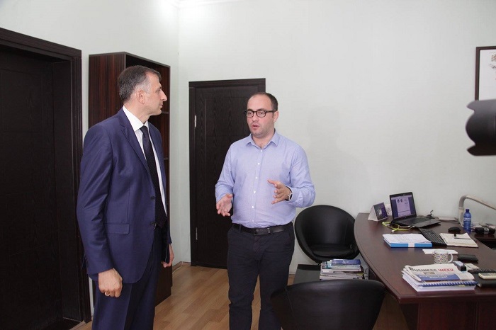 ზურაბ პატარაძე აჭარის ტურიზმისა და კურორტების დეპარტამენტის თანამშრომლებს შეხვდა