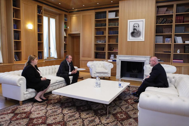 საქართველოს პრეზიდენტმა თავდაცვის მინისტრთან შეხვედრა გამართა