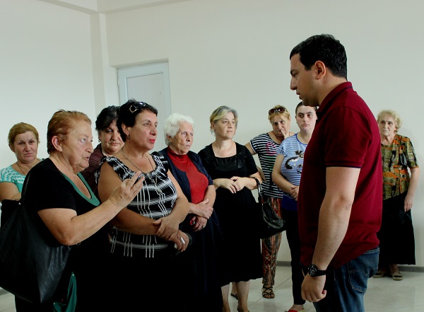 მე ვიქნები თქვენი შრომითი უფლებებისა და ინტერესების დამცველი - ასე მიმართა არჩილ თალაკვაძემ საწარმოს თანამშრომლებს