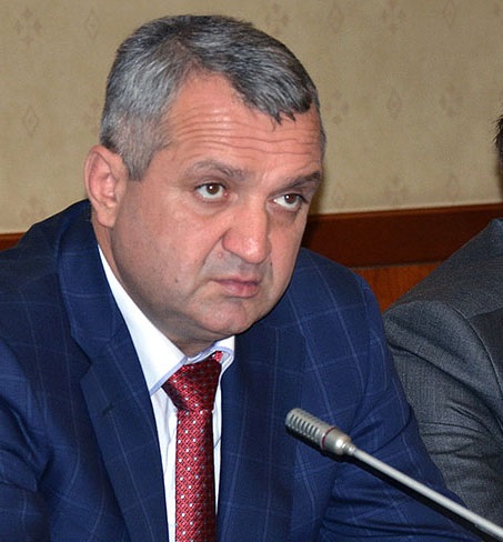 ცეზარ ჩოჩელი დიმიტრი ხუნდაძეს პასუობს