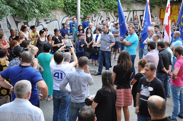 „ქართული ოცნების“ მაჟორიტარი დეპუტატობის კანდიდატმა ბექა ოდიშარიამ წინასაარჩევნო შეხვედრები დაიწო