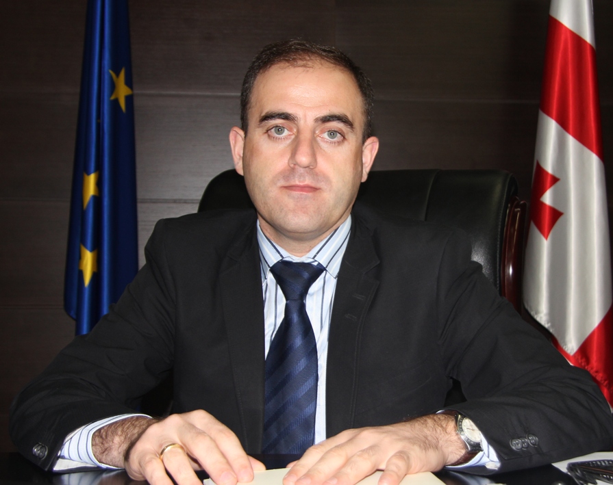 დავით ნარმანია ბოდიშს იხდის