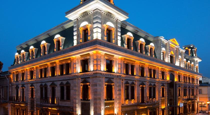 Booking.com-ზე ბათუმში მდებარე 5 ვარსკვლავიანი სასტუმროებიდან ყველაზე მაღალი შეფასება Divan Suites Batumi-ს აქვს