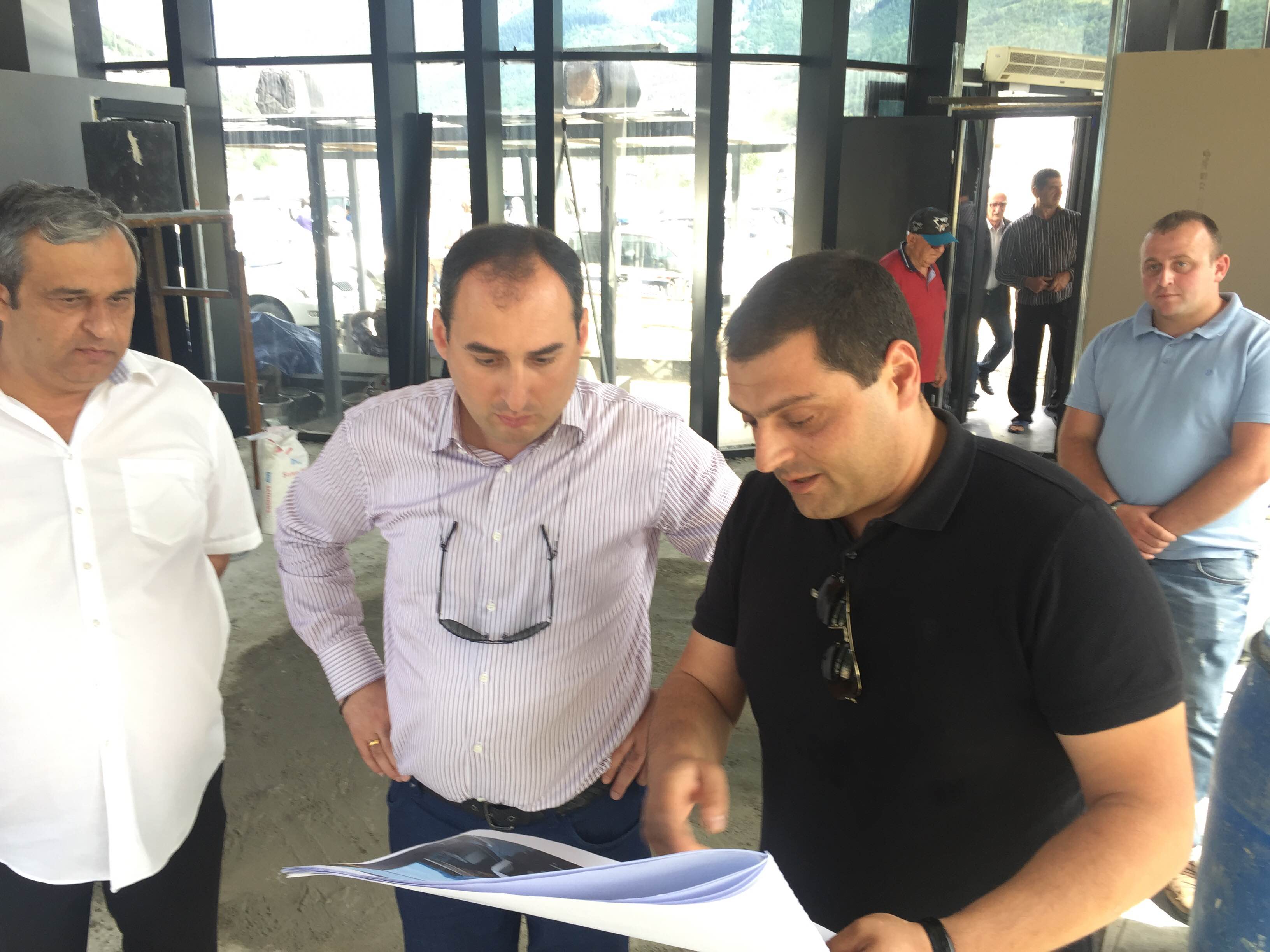 დიმიტრი ქუმსიშვილმა მესტიის აეროპორტის განახლების სამუშაოები დაათვალიერა
