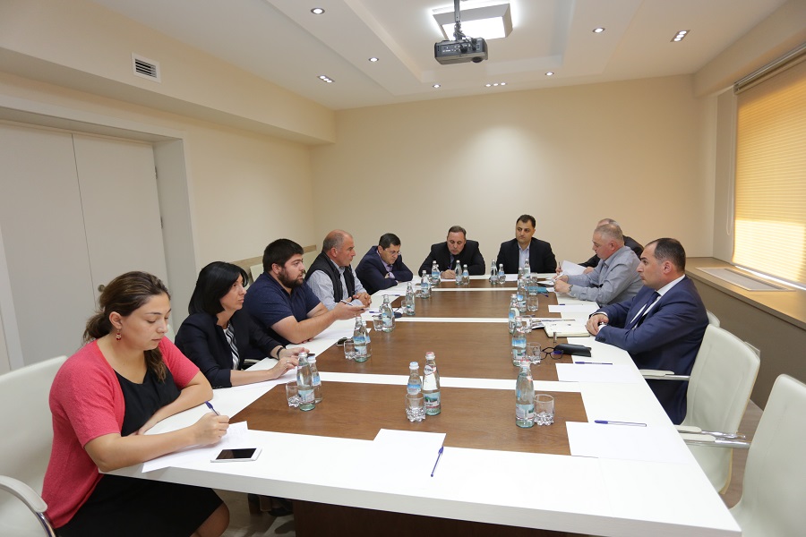 დიმიტრი ქუმსიშვილი მთავრობის წევრებთან ერთად  მეცხვარეთა ასოციაციის წარმომადგენლებს შეხვდა