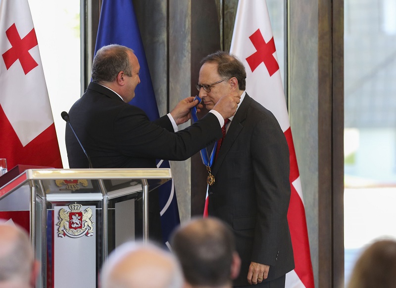 საქართველოს პრეზიდენტმა ალექსანდერ ვერშბოუ ოქროს საწმისის ორდენით დააჯილდოვა