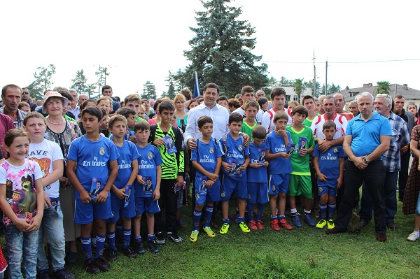 არჩილ თალაკვაძე ოზურგეთის მუნიციპალიტეტში დაბა ლაითურისა და დაბა ნარუჯის მოსახლეობას შეხვდა