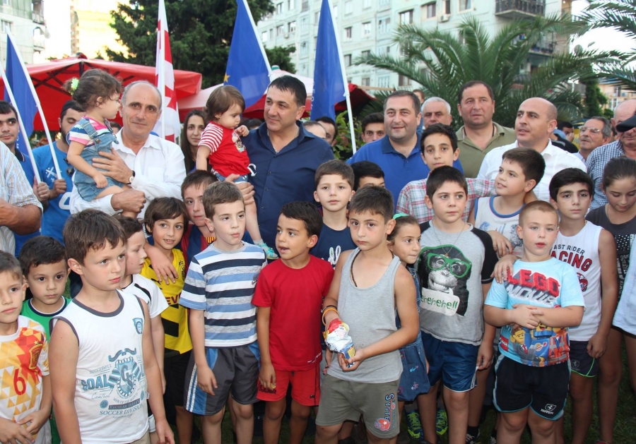 „ქართული ოცნების“ წარმომადგენლებმა ბათუმში შეხვედრა გამართეს