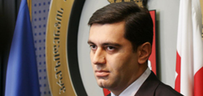 ირაკლი ოქრუაშვილს ამომრჩევლის მოსყიდვაში ადანაშაულებენ