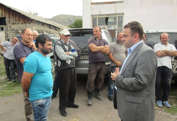 გედევან ფოფხაძე და ეკა ბესელია ასპინძის მაღალმთიანი სოფლების მცხოვრებლებს შეხვდნენ