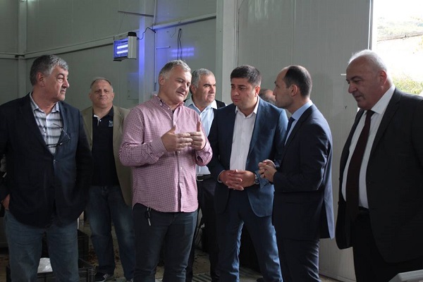 ზაქარია ქუცნაშვილი სოფელ ბიჩნიგაურში საწარმოს გახსნას დაესწრო