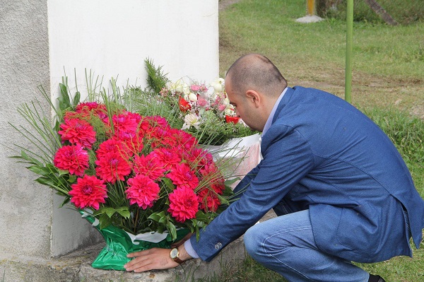 შალვა კიკნაველიძემ აფხაზეთის ომში დაღუპული ზესტაფონელი გმირების ხსოვნას პატივი მიაგო