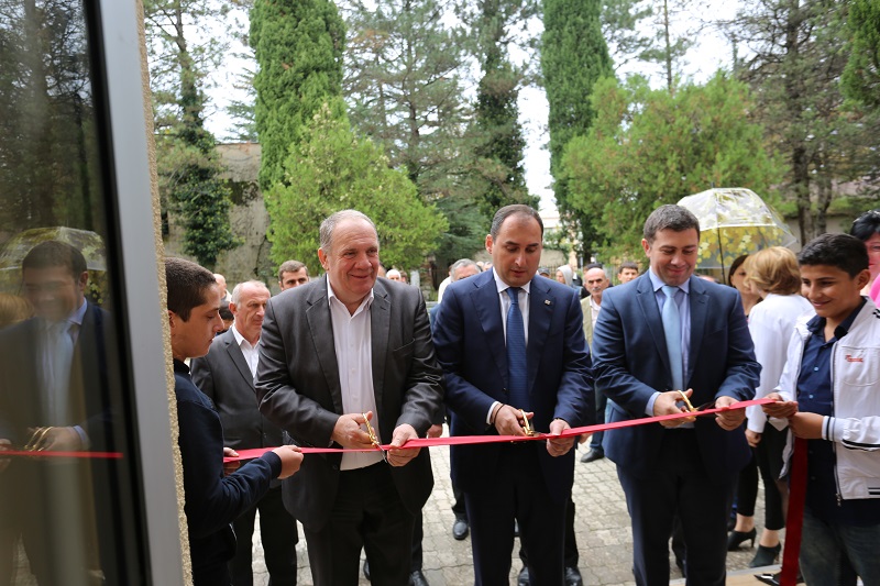 დიმიტრი ქუმსიშვილი ბაღდათში ინოვაციების ახალი ცენტრის გახსნის ღონისძიებას დაესწრო