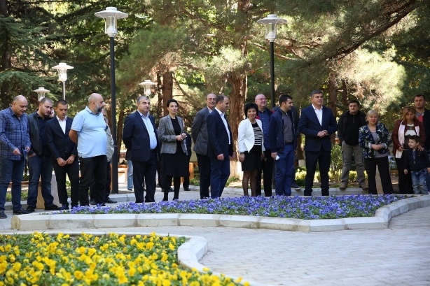 დიღმის მასივში მაიაკოვსკის რეაბილიტირებული სკვერი გაიხსნა