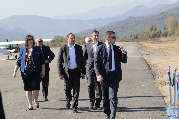 ამბროლაურში აეროპორტის ახალი ასაფრენ-დასაფრენი ზოლი გაიხსნა