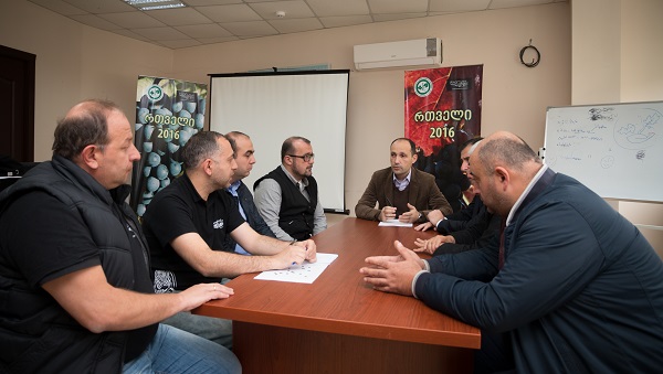 ლევან დავითაშვილი რაჭაში  რთველის მიმდინარეობის პროცესს გაეცნო 