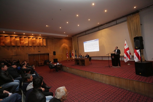 დიმიტრი ქუმსიშვილი კახეთში ადგილობრივ მეწარმეებს შეხვდა