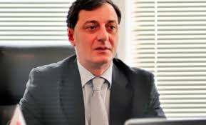 თავისუფალი უნივერსიტეტის რექტორი ლარის გაუფასურების მიზეზებზე საუბრობს