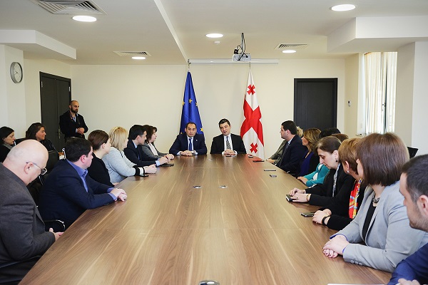 გიორგი გახარია მოვალეობის შესრულებას შეუდგა