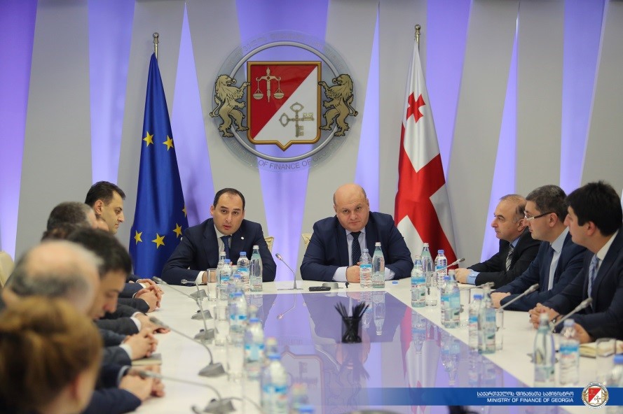  ახალი ფინანსთა მინისტრი დიმიტრი ქუმსიშვილი უწყებაში მუშაობას შეუდგა