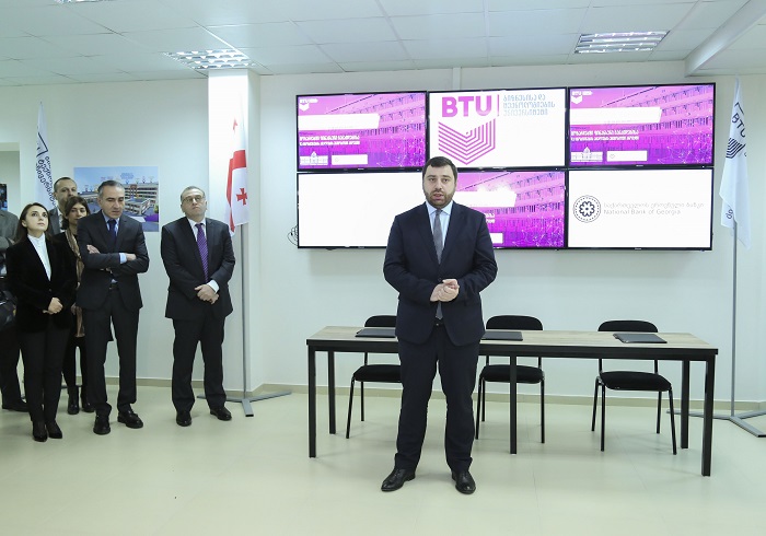  პრეზიდენტის სარეზერვო ფონდის დაფინანსებით უფროსკლასელები ფინანსურ და სამეწარმეო განათლებას მიიღებენ