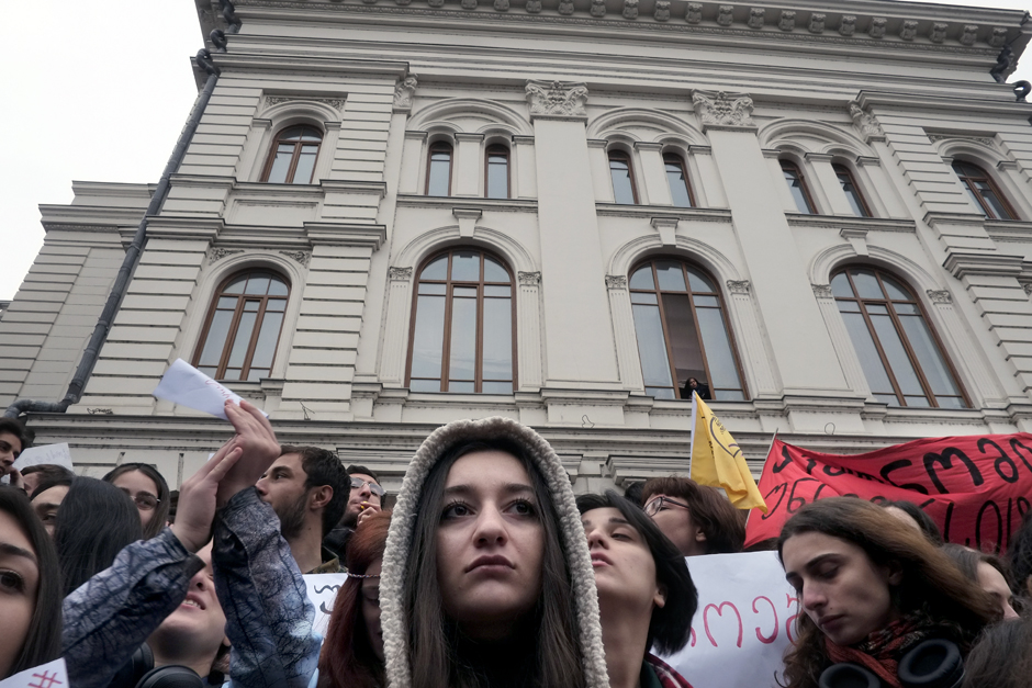 პარლამენტში დღეს სტუდენტებს შეხვდებიან