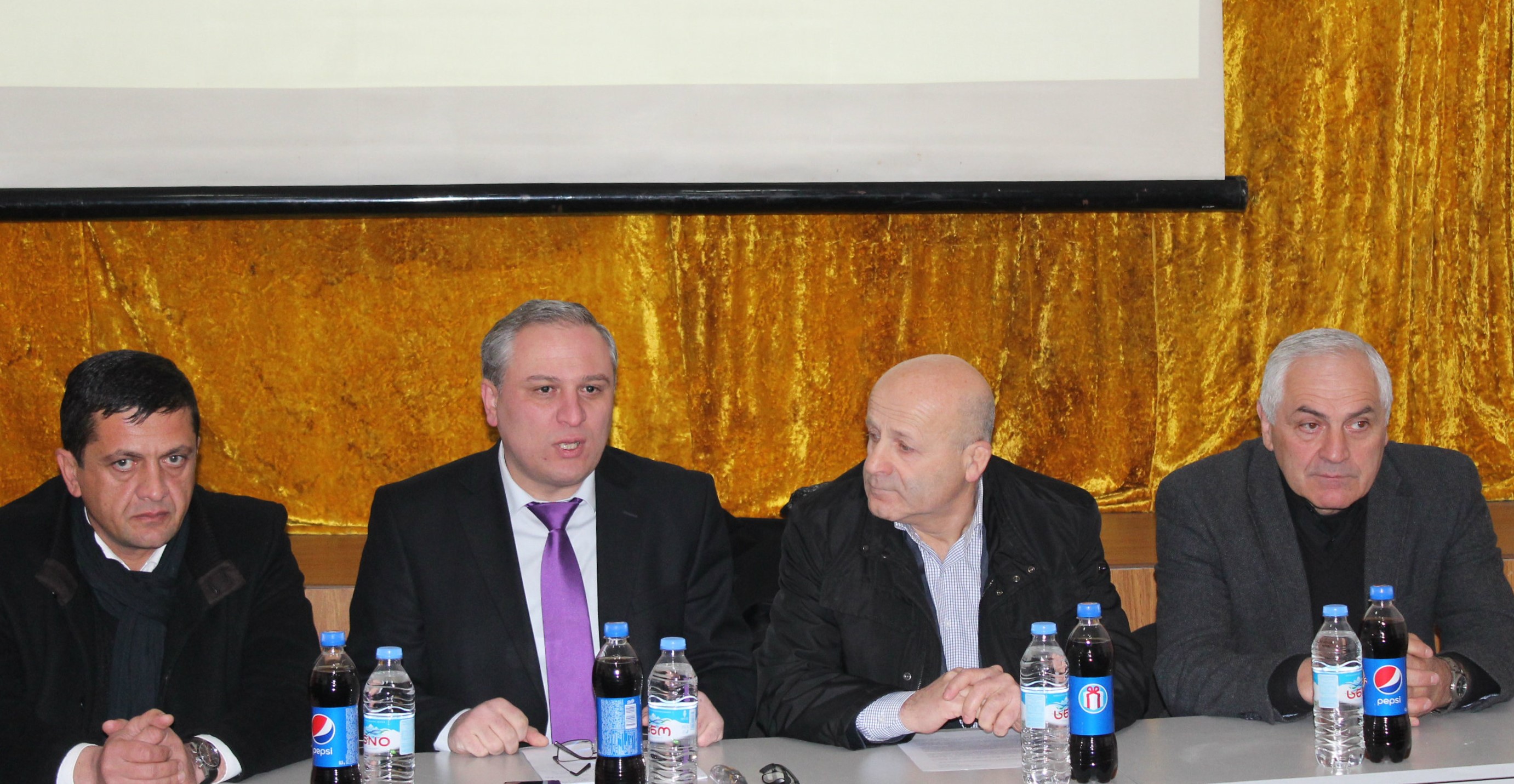 სოფლის მეურნეობის მინისტრის მოადგილე რაჭის რეგიონში ფერმერებს შეხვდა