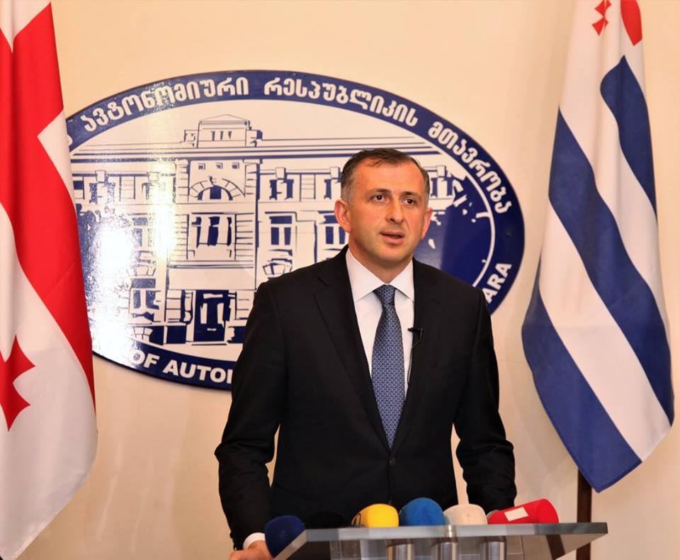 რამაზ ბოლქვაძე და ლაშა კომახიძე აჭარის მინისტრთა კაბინეტში რჩებიან