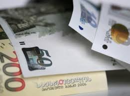 ლარი ისევ უფასურდება