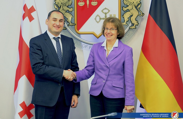 დიმიტრი ქუმსიშვილი გერმანიის ელჩს ჰაიკე ფაიჩს შეხვდა