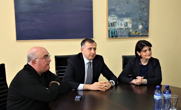 ზურაბ პატარაძემ აჭარის განათლების, კულტურისა და სპორტის სამინისტროს თანამშრომლებს ახლადარჩეული მინისტრი წარუდგინა