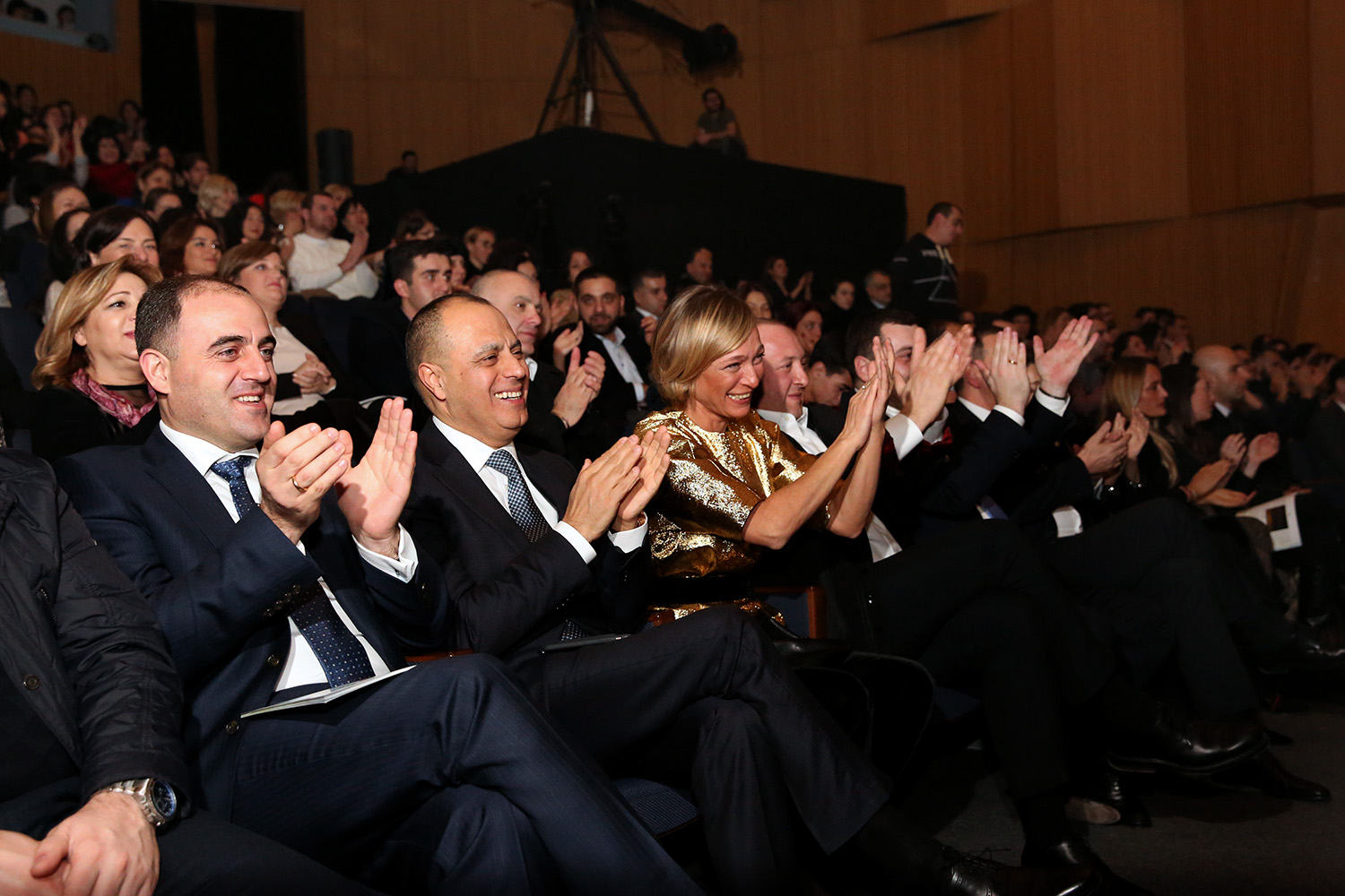 დავით ნარმანია ფონდის "ნატვრის ხე" საქველმოქმედო კონცერტს დაესწრო