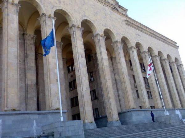 პარლამენტში საქართველოს სახელმწიფო საკონსტიტუციო კომისიის სამუშაო ჯგუფის პირველი სხდომა გაიხსნა